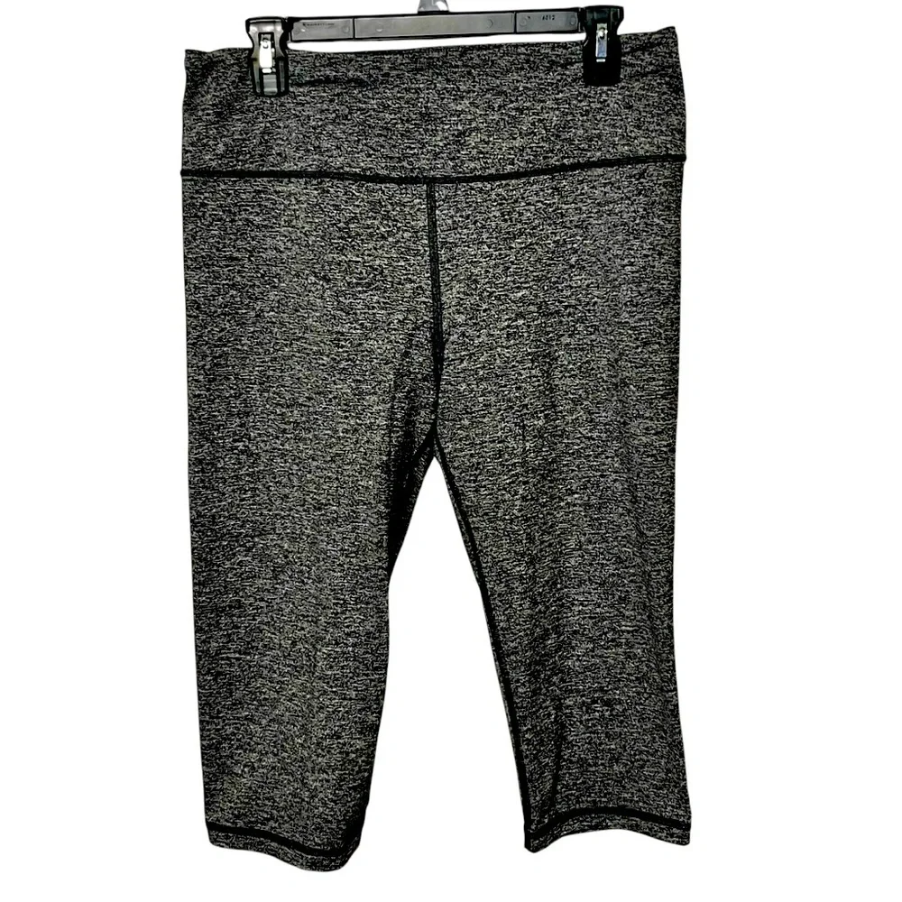 Victoria's Secret Sport Knockout Capri Leggings Size Large Heathered Gray - Picture 1 of 4